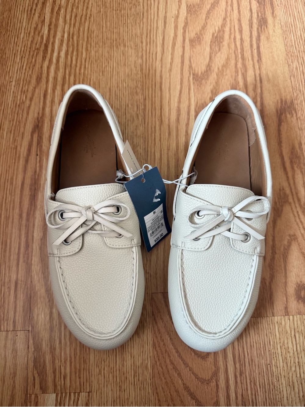 NWT Universal Thread Women’s Off White Moccasins Size 8,5 Memory Foam